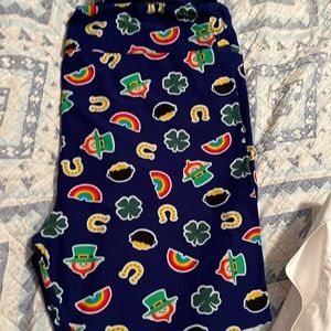 NWOT Leprechaun Lularoe Leggings size TC2
